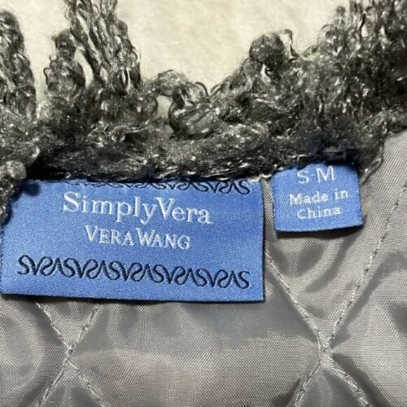 Simply Vera Womens Gray Faux Fur Vest Size SM-MED - Picture 7 of 11